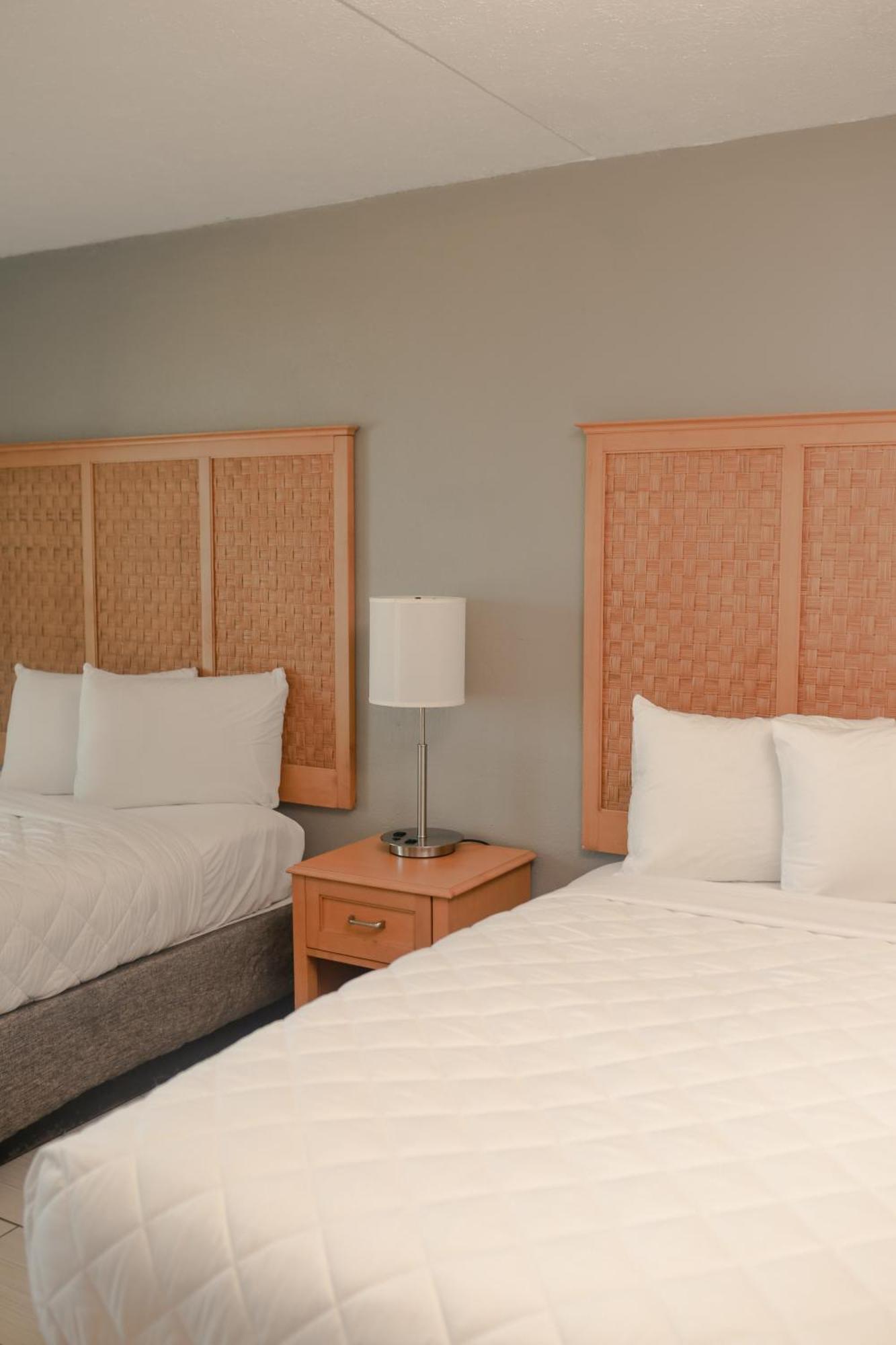 Southern Breeze Ocean Front Hotel Миртл-Бич Экстерьер фото