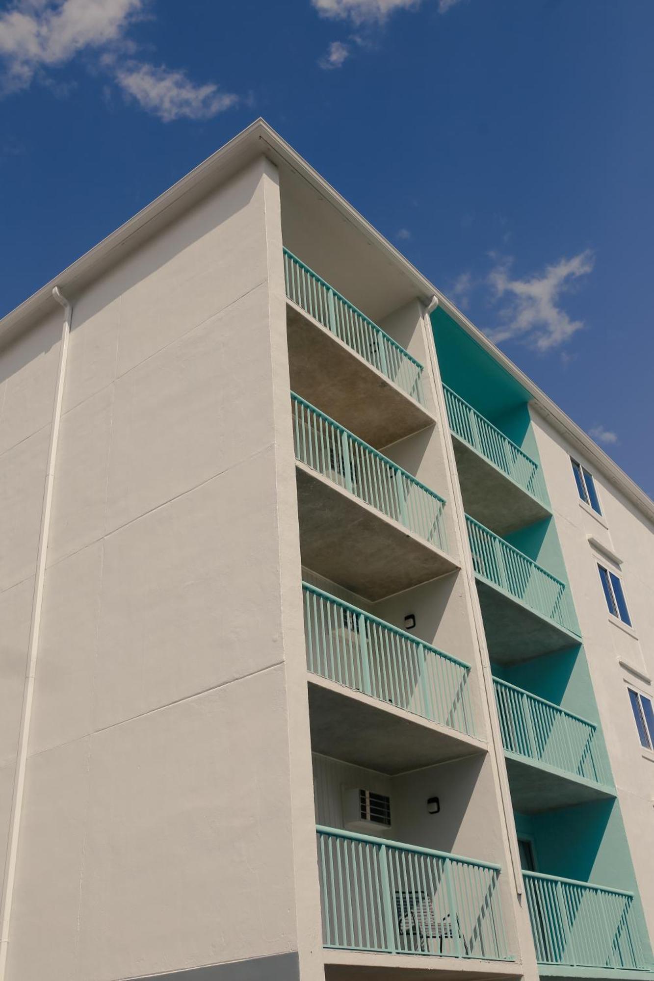 Southern Breeze Ocean Front Hotel Миртл-Бич Экстерьер фото