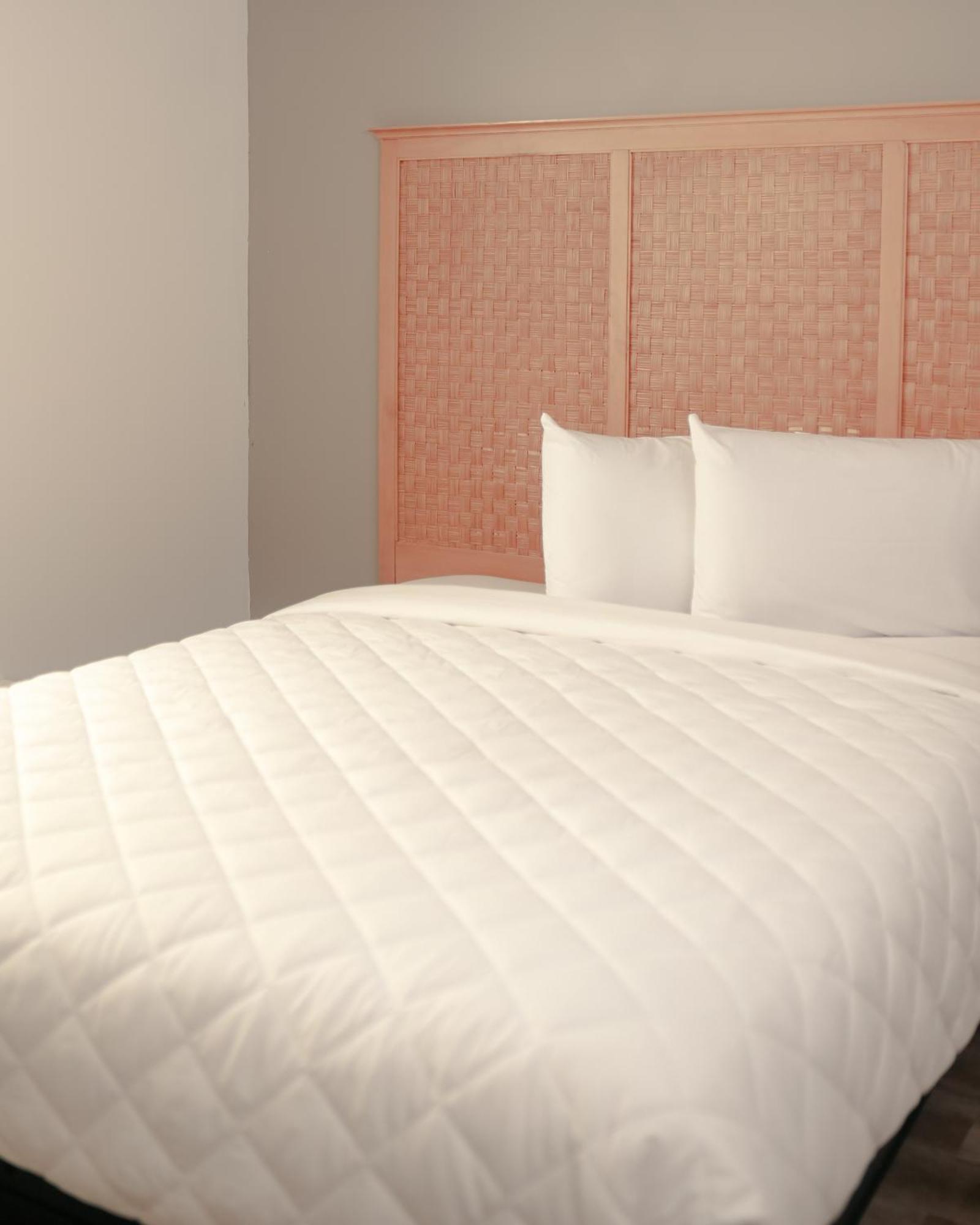 Southern Breeze Ocean Front Hotel Миртл-Бич Экстерьер фото