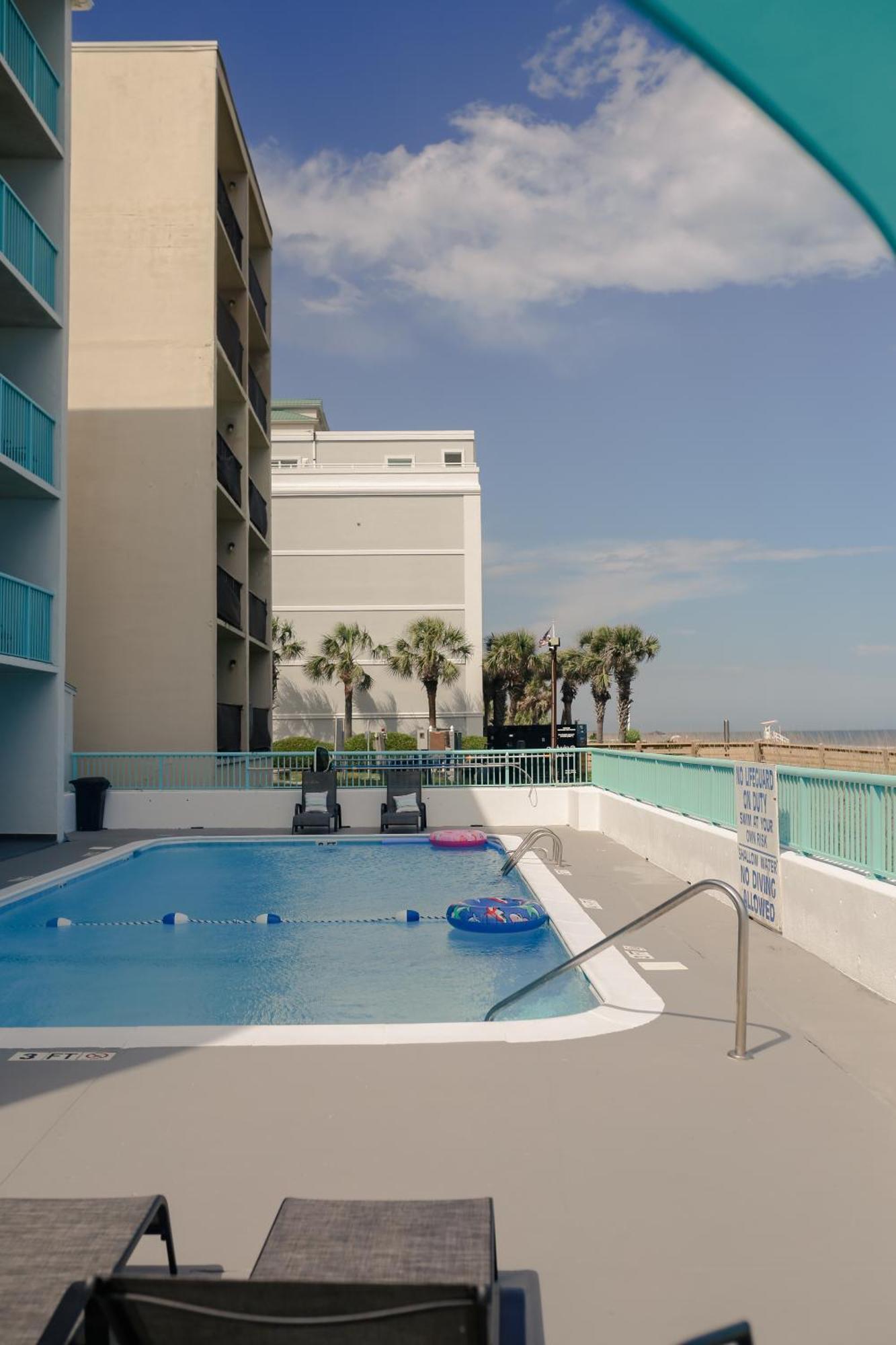 Southern Breeze Ocean Front Hotel Миртл-Бич Экстерьер фото