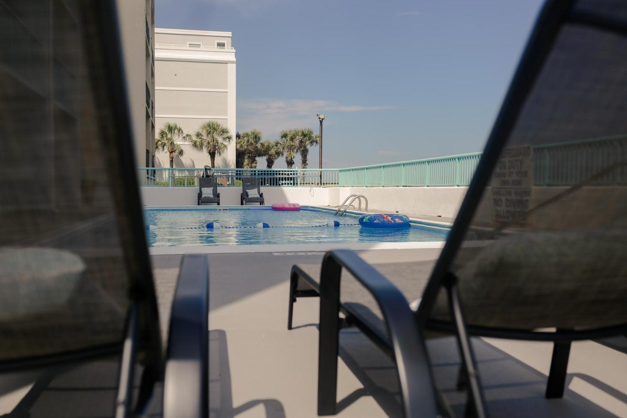 Southern Breeze Ocean Front Hotel Миртл-Бич Экстерьер фото