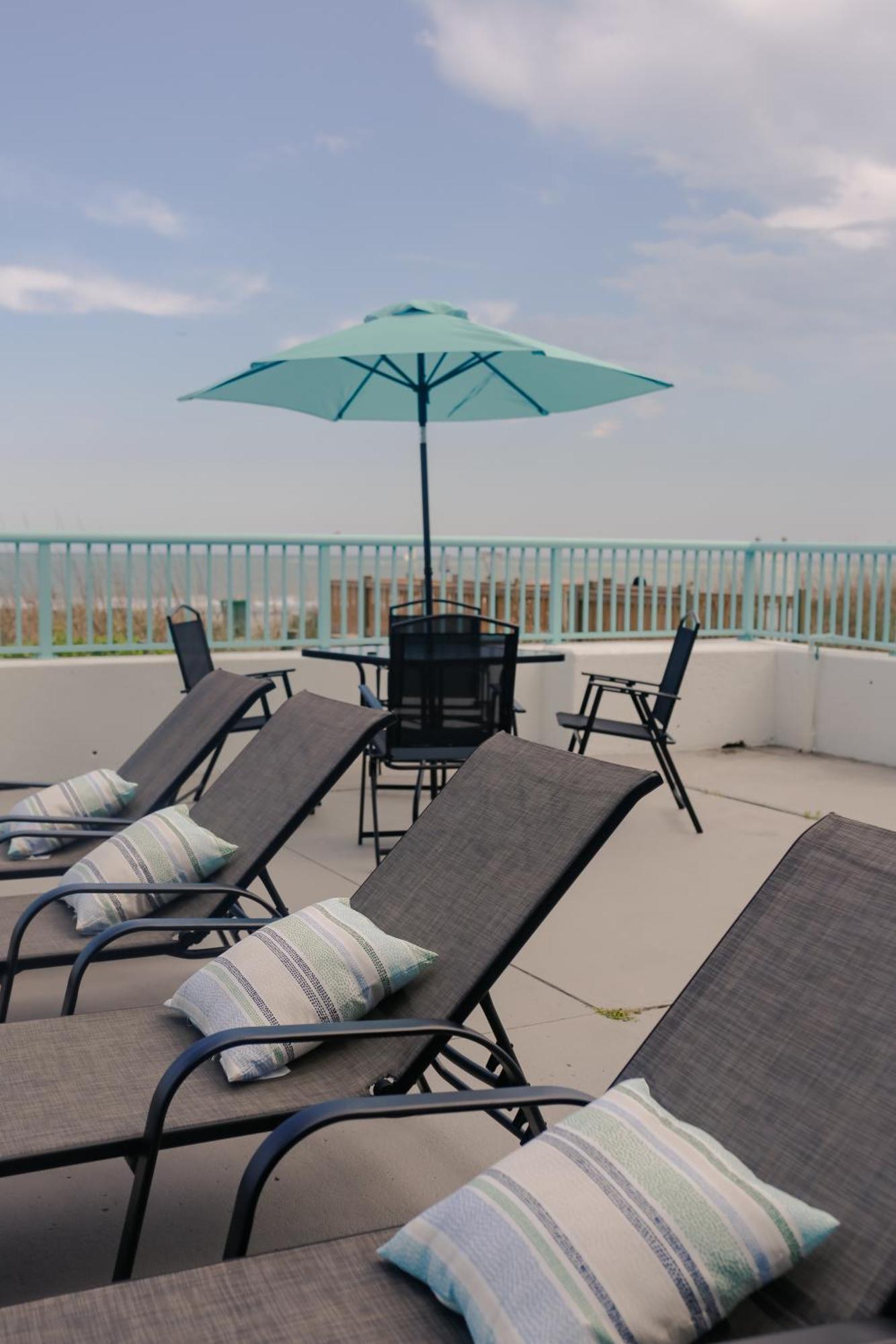Southern Breeze Ocean Front Hotel Миртл-Бич Экстерьер фото