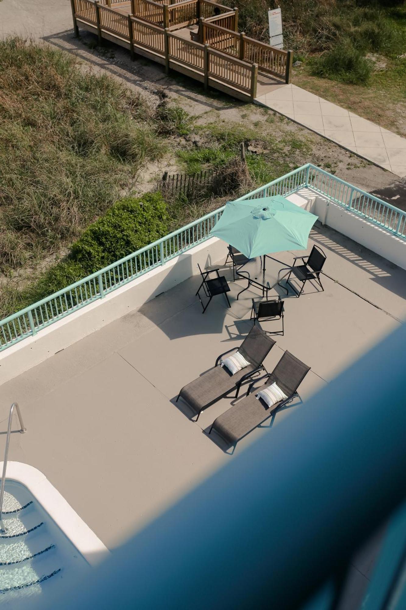 Southern Breeze Ocean Front Hotel Миртл-Бич Экстерьер фото