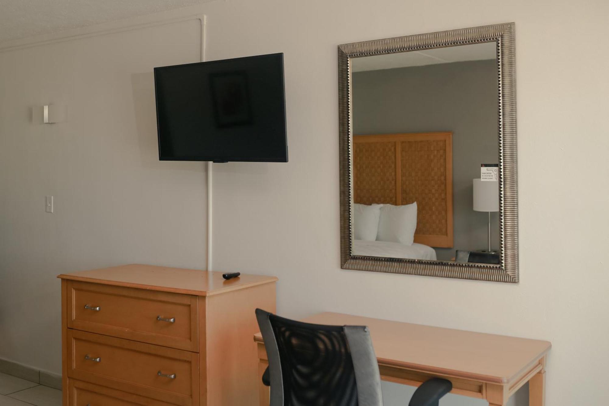 Southern Breeze Ocean Front Hotel Миртл-Бич Экстерьер фото