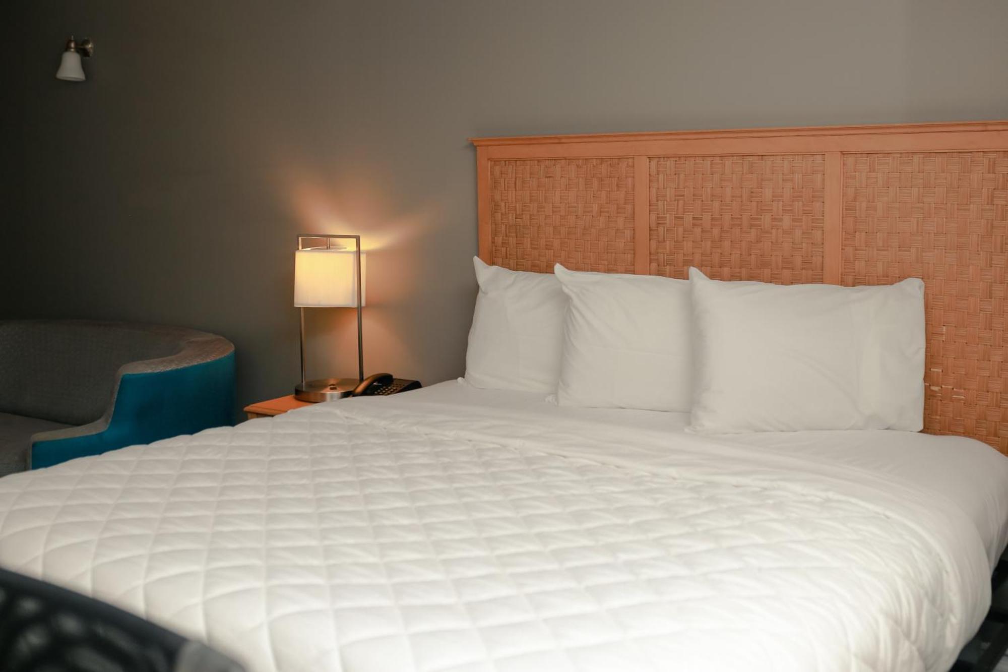 Southern Breeze Ocean Front Hotel Миртл-Бич Экстерьер фото