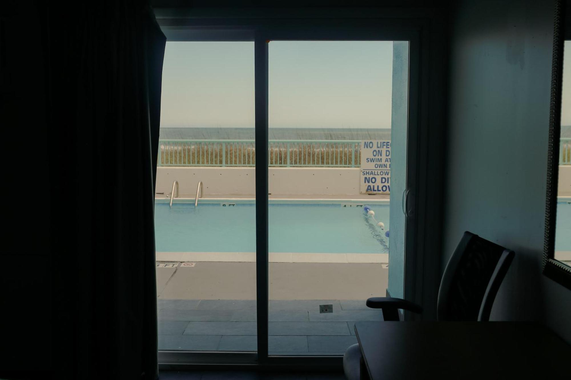 Southern Breeze Ocean Front Hotel Миртл-Бич Экстерьер фото