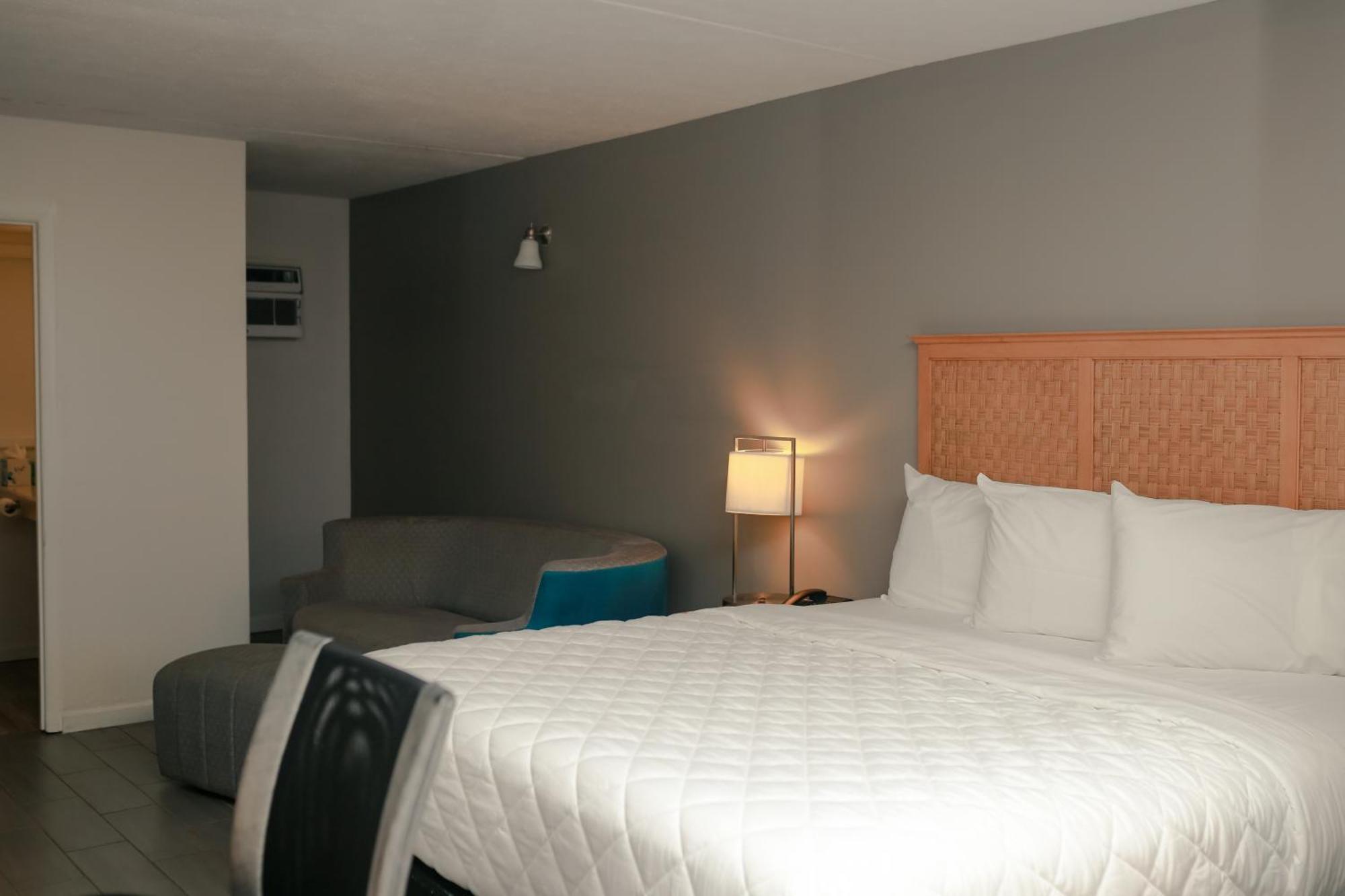 Southern Breeze Ocean Front Hotel Миртл-Бич Экстерьер фото
