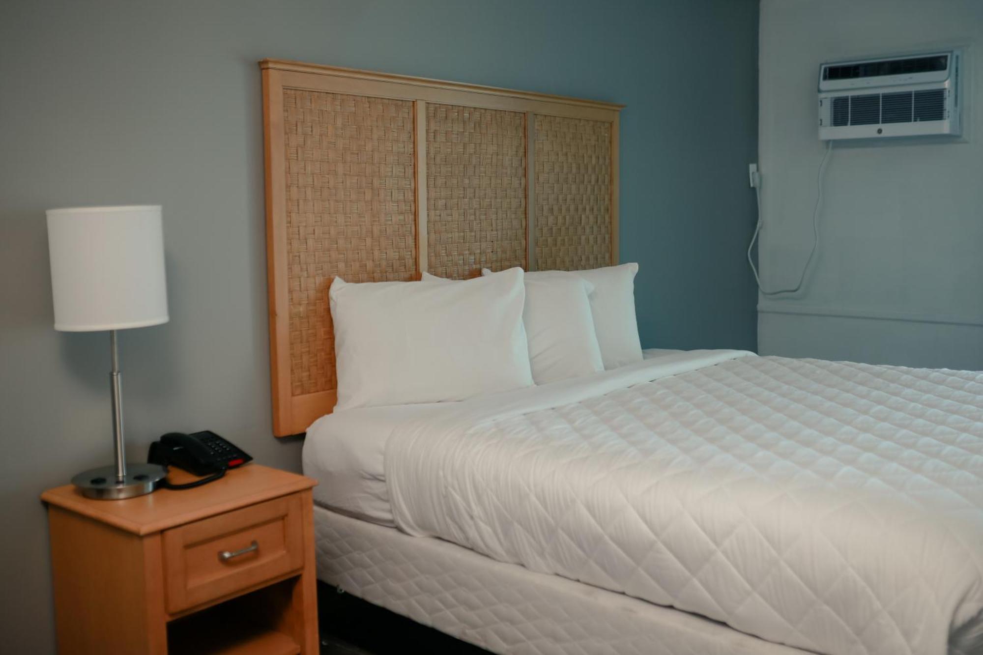 Southern Breeze Ocean Front Hotel Миртл-Бич Экстерьер фото