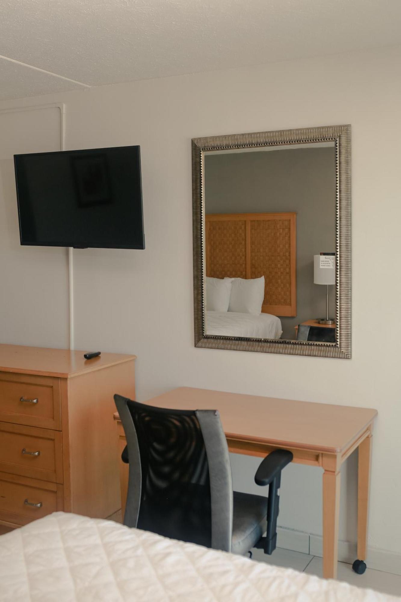 Southern Breeze Ocean Front Hotel Миртл-Бич Экстерьер фото