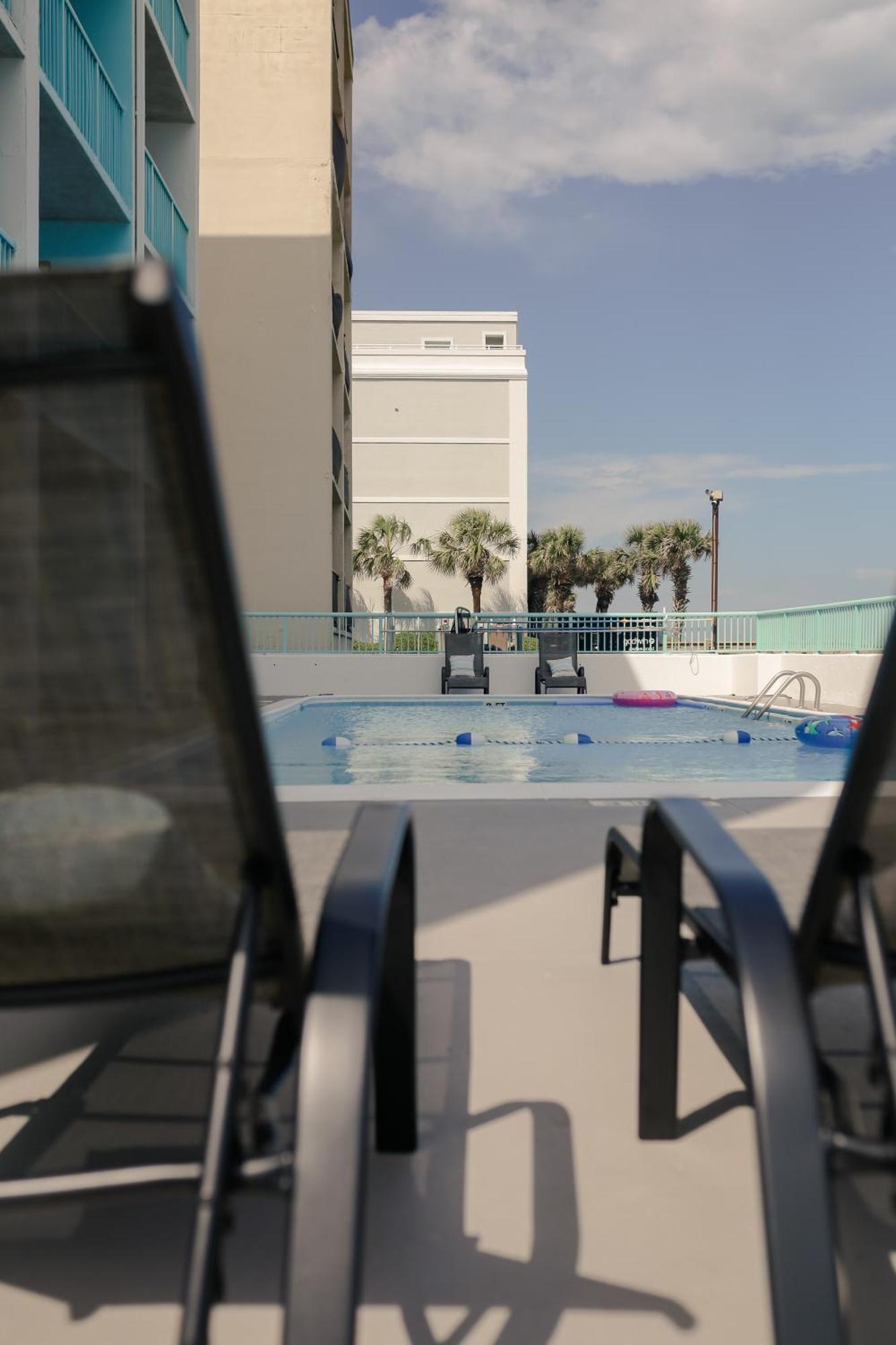 Southern Breeze Ocean Front Hotel Миртл-Бич Экстерьер фото